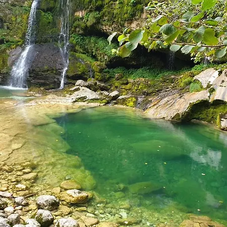 Hisa Lojz アパート